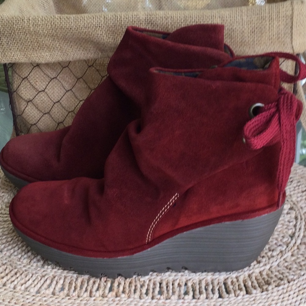 Fly London woman’s size 9 red suede boots